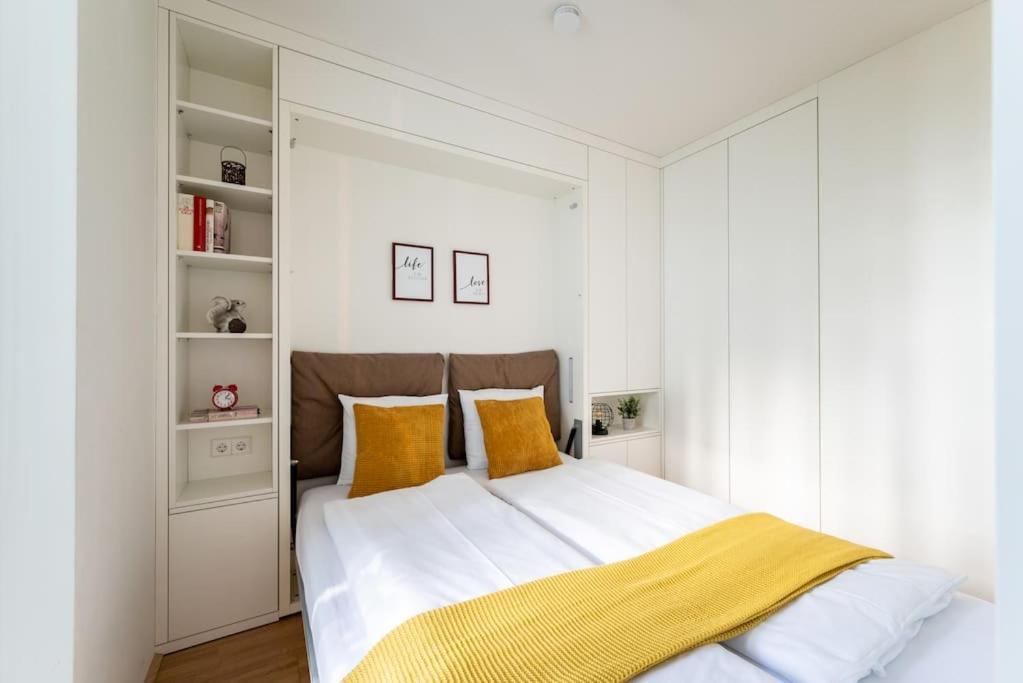 Hm • New Studio By Wu & Messe Apartment *