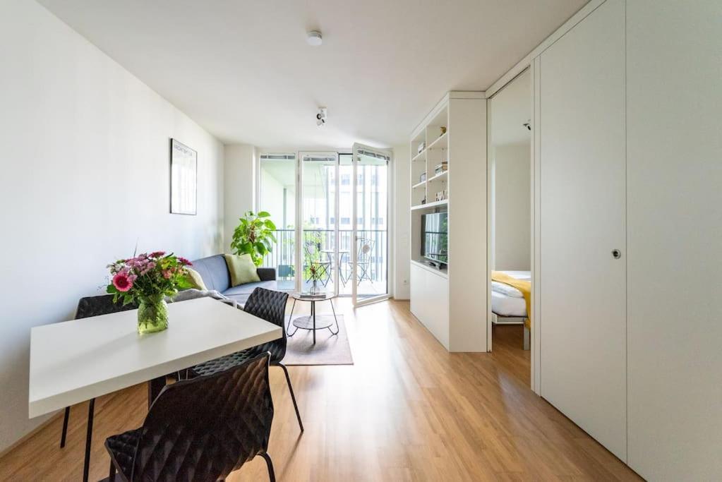Apartment Hm • New Studio By Wu & Messe Wien